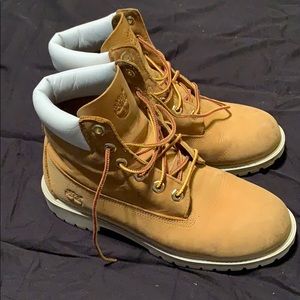 White and brown timberlands, great condition